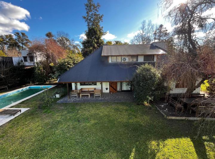 Casa · 150m² · 5 Ambientes · 2 Cocheras