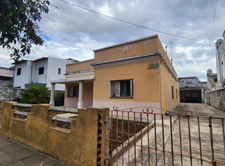 Casa · 390m² · 5 Ambientes · 1 Cochera