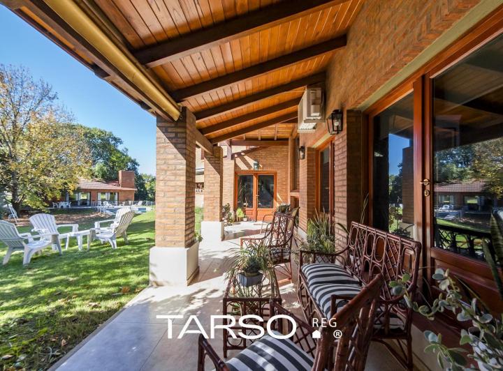 Casa · 350m² · 9 Ambientes