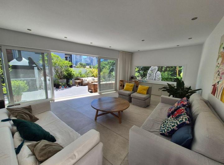 Casa · 200m² · 5 Ambientes