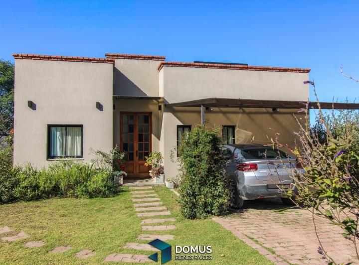 Casa · 208m² · 3 Dormitorios · 2 Cocheras