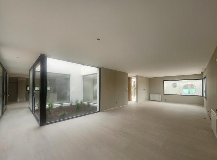 Casa · 270m² · 9 Ambientes · 2 Cocheras