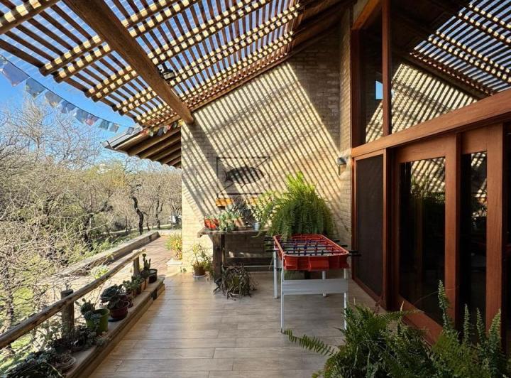 Casa · 403m² · 7 Ambientes · 2 Cocheras