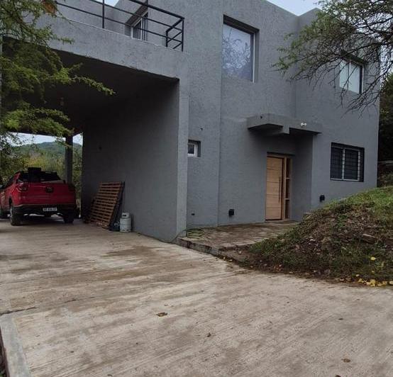 Casa · 250m² · 8 Ambientes · 2 Cocheras