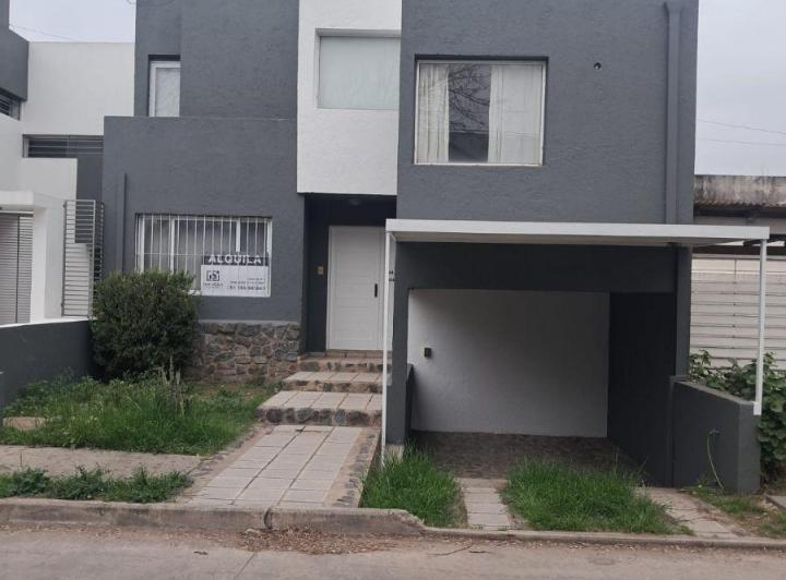Casa · 103m² · 4 Ambientes · 1 Cochera