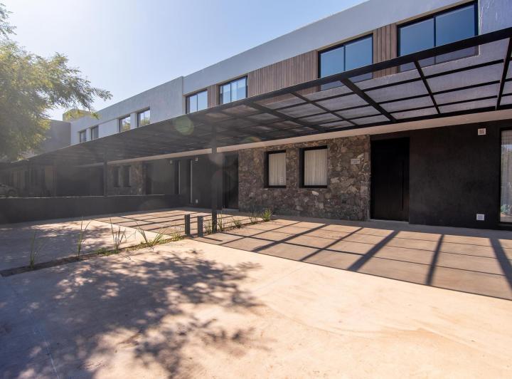 Casa · 180m² · 3 Ambientes · 2 Cocheras
