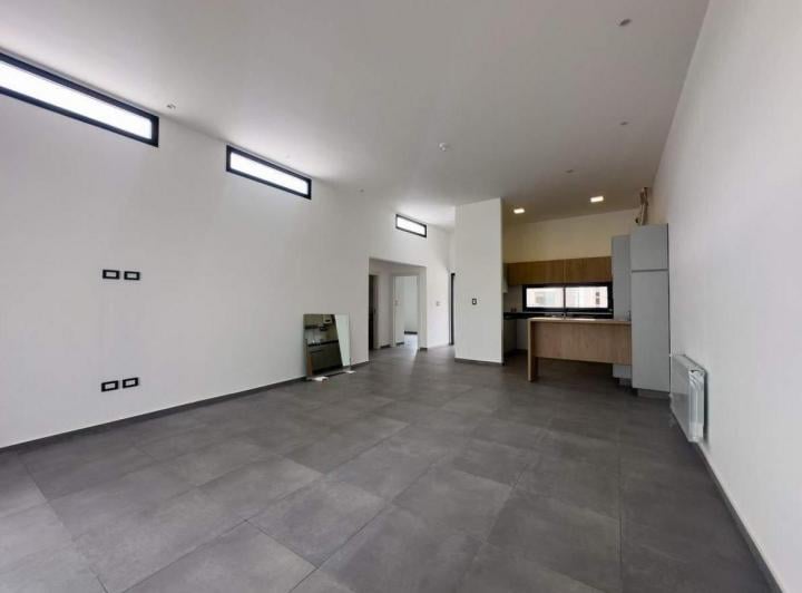 Casa · 100m² · 3 Ambientes · 2 Cocheras