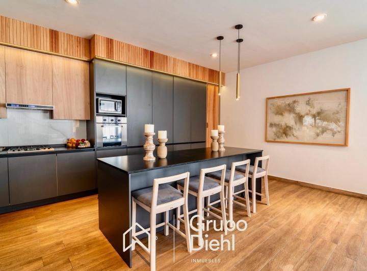 Casa · 354m² · 7 Ambientes · 2 Cocheras