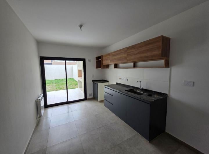 Casa · 82m² · 3 Ambientes · 2 Cocheras