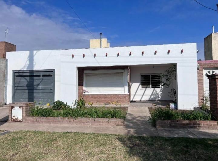 Casa · 73m² · 5 Ambientes · 2 Cocheras