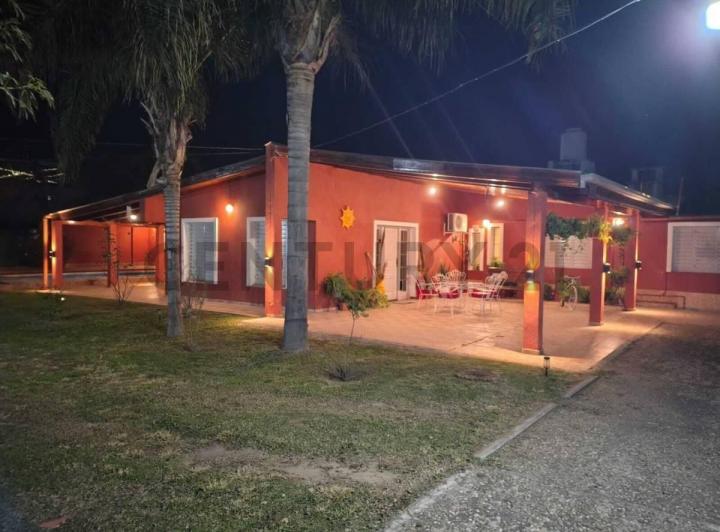Casa · 230m² · 4 Ambientes · 2 Cocheras