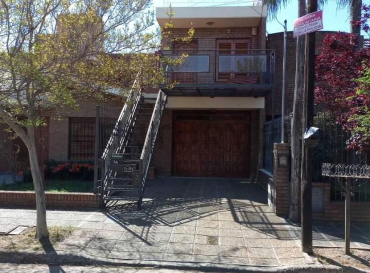 Casa · 190m² · 5 Ambientes · 3 Cocheras