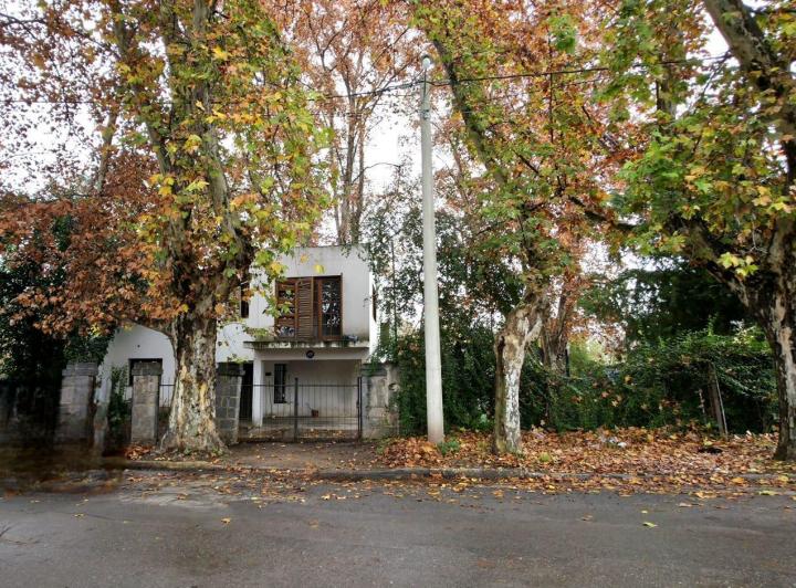 Casa · 184m² · 10 Ambientes · 1 Cochera