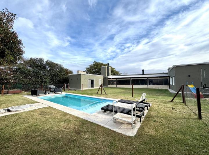 Casa · 320m² · 6 Ambientes · 2 Cocheras
