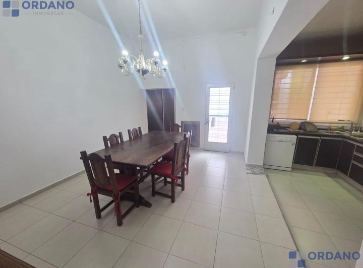Casa · 208m² · 6 Ambientes