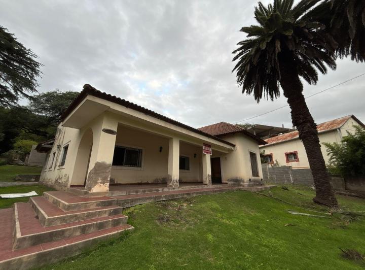 Casa · 366m² · 10 Ambientes · 1 Cochera