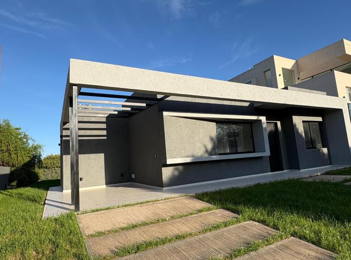 Casa · 179m² · 4 Ambientes · 1 Cochera