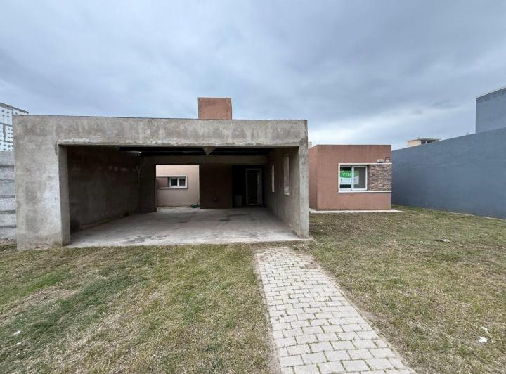 Casa · 161m² · 7 Ambientes · 2 Cocheras