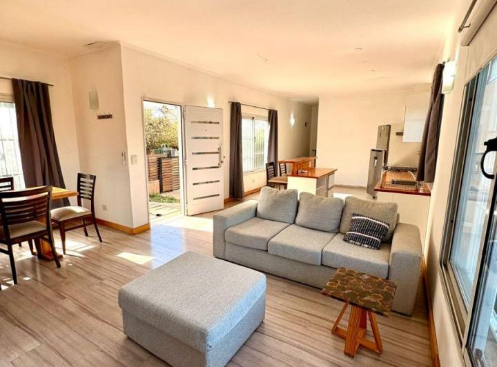 Casa · 180m² · 6 Ambientes · 2 Cocheras