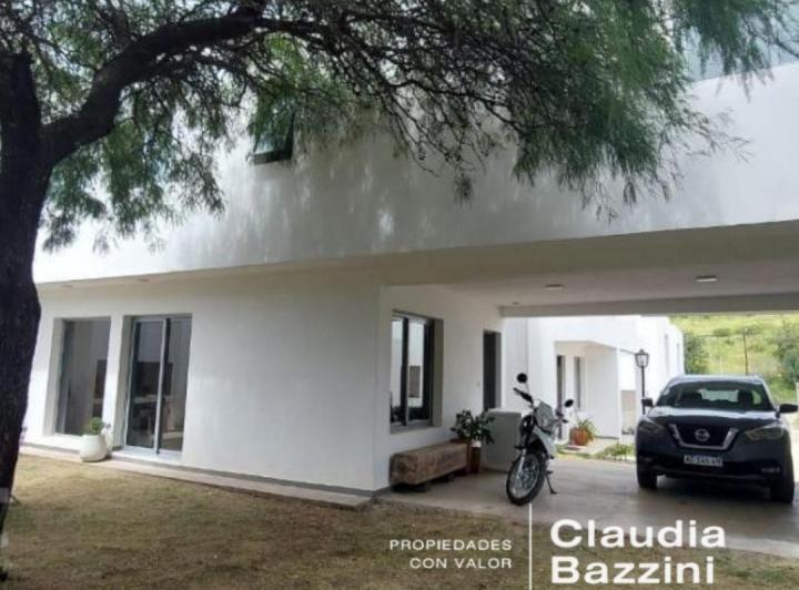 Casa · 160m² · 3 Ambientes · 1 Cochera