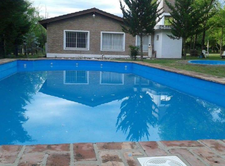 Casa · 210m² · 8 Ambientes · 1 Cochera