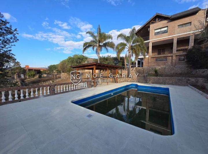 Casa · 400m² · 4 Ambientes · 2 Cocheras