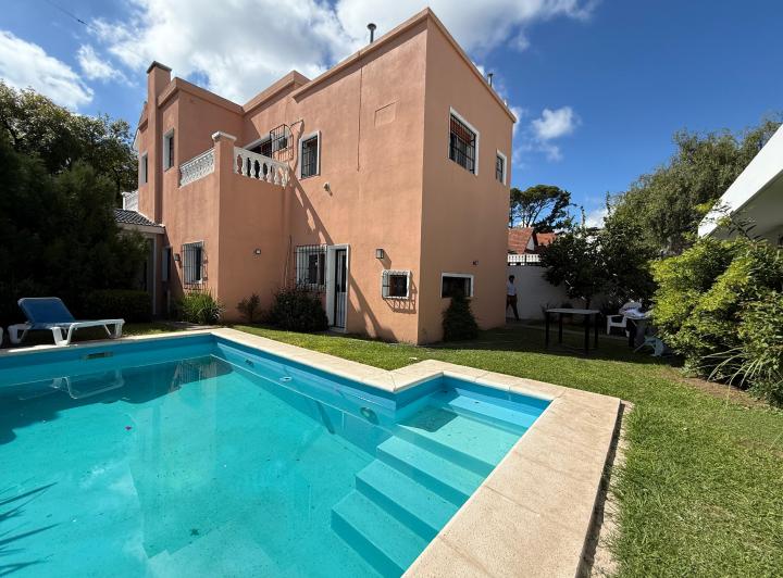 Casa · 342m² · 11 Ambientes · 3 Cocheras