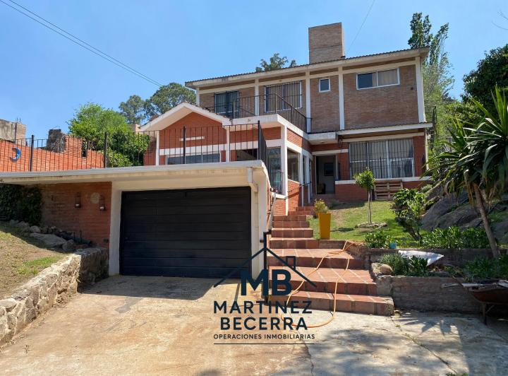 Casa · 217m² · 5 Ambientes · 2 Cocheras