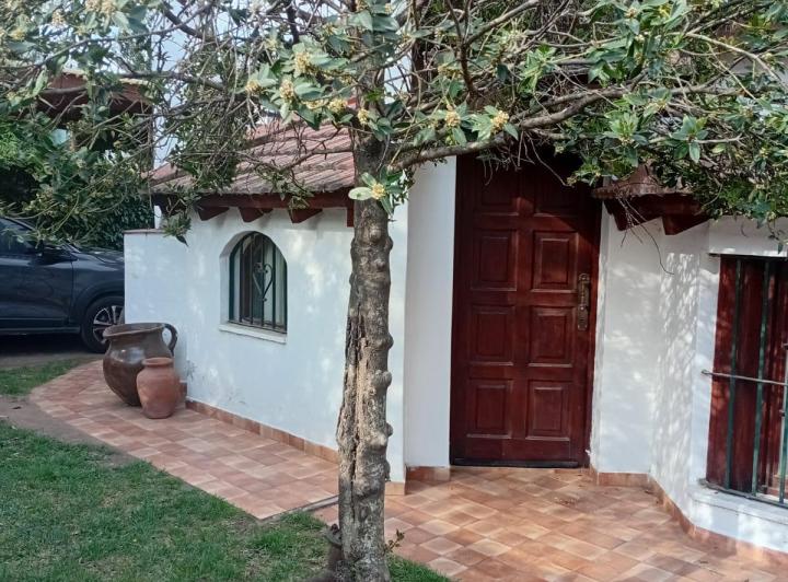 Casa · 300m² · 5 Ambientes · 2 Cocheras