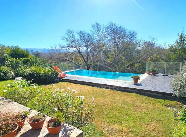 Casa · 404m² · 5 Ambientes · 2 Cocheras