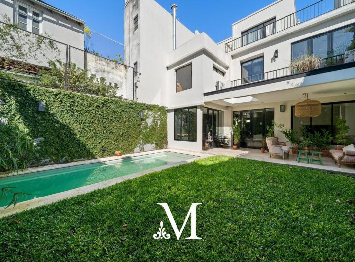 Casa · 345m² · 7 Ambientes · 1 Cochera