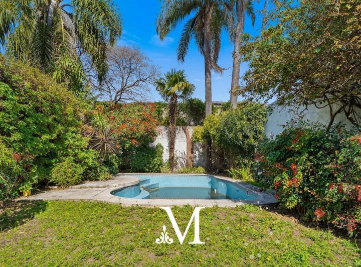 Casa · 410m² · 6 Ambientes · 3 Cocheras