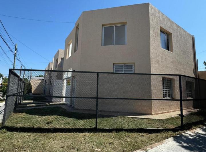 Casa · 91m² · 2 Dormitorios · 1 Cochera