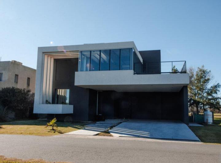 Casa · 289m² · 8 Ambientes