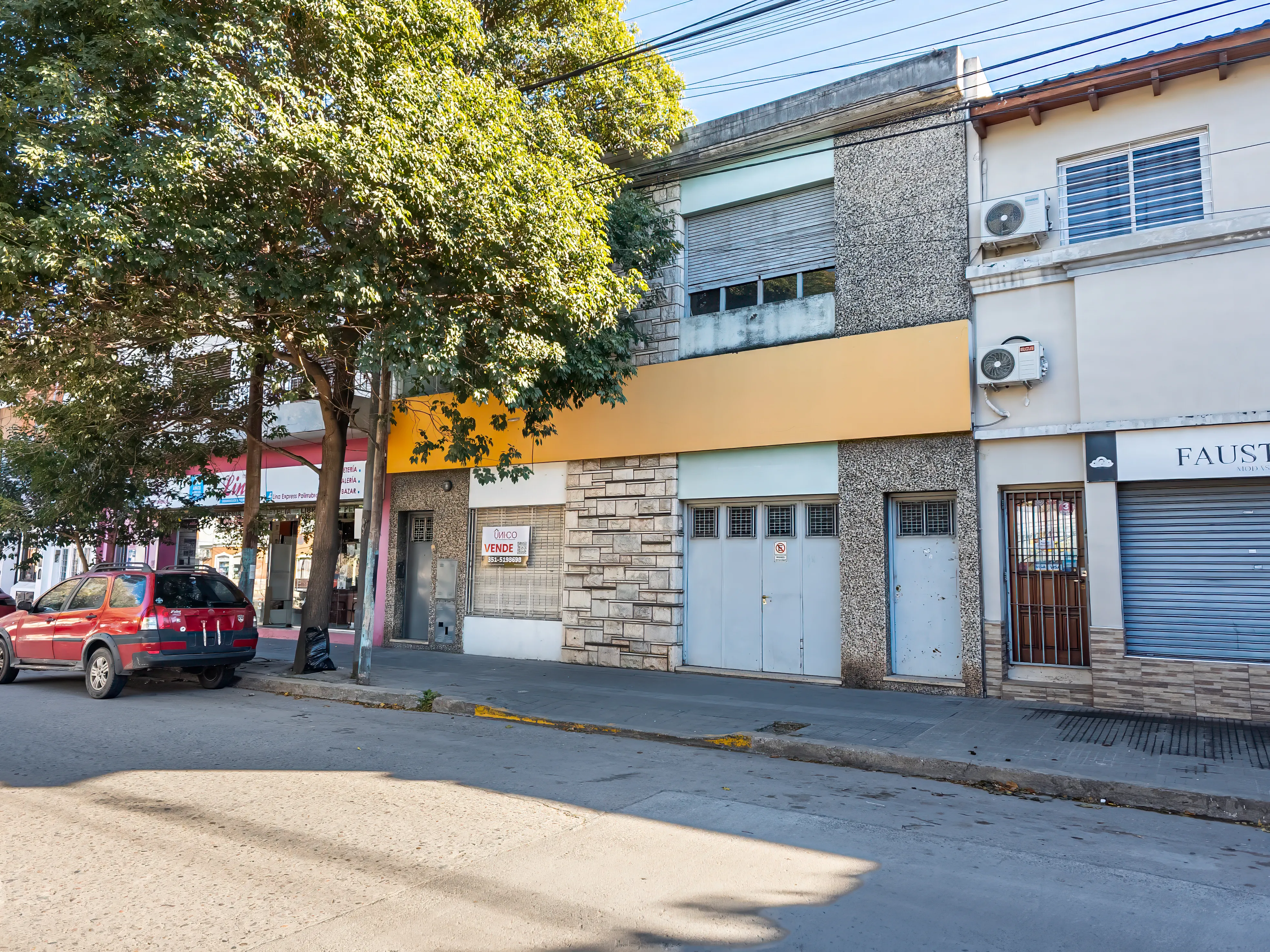 CASA EN VENTA. 6 DORMITORIOS. 3 BAÑOS. 2 PATIOS. 2 PLANTAS. ALTO GENERAL PAZ. CORDOBA.