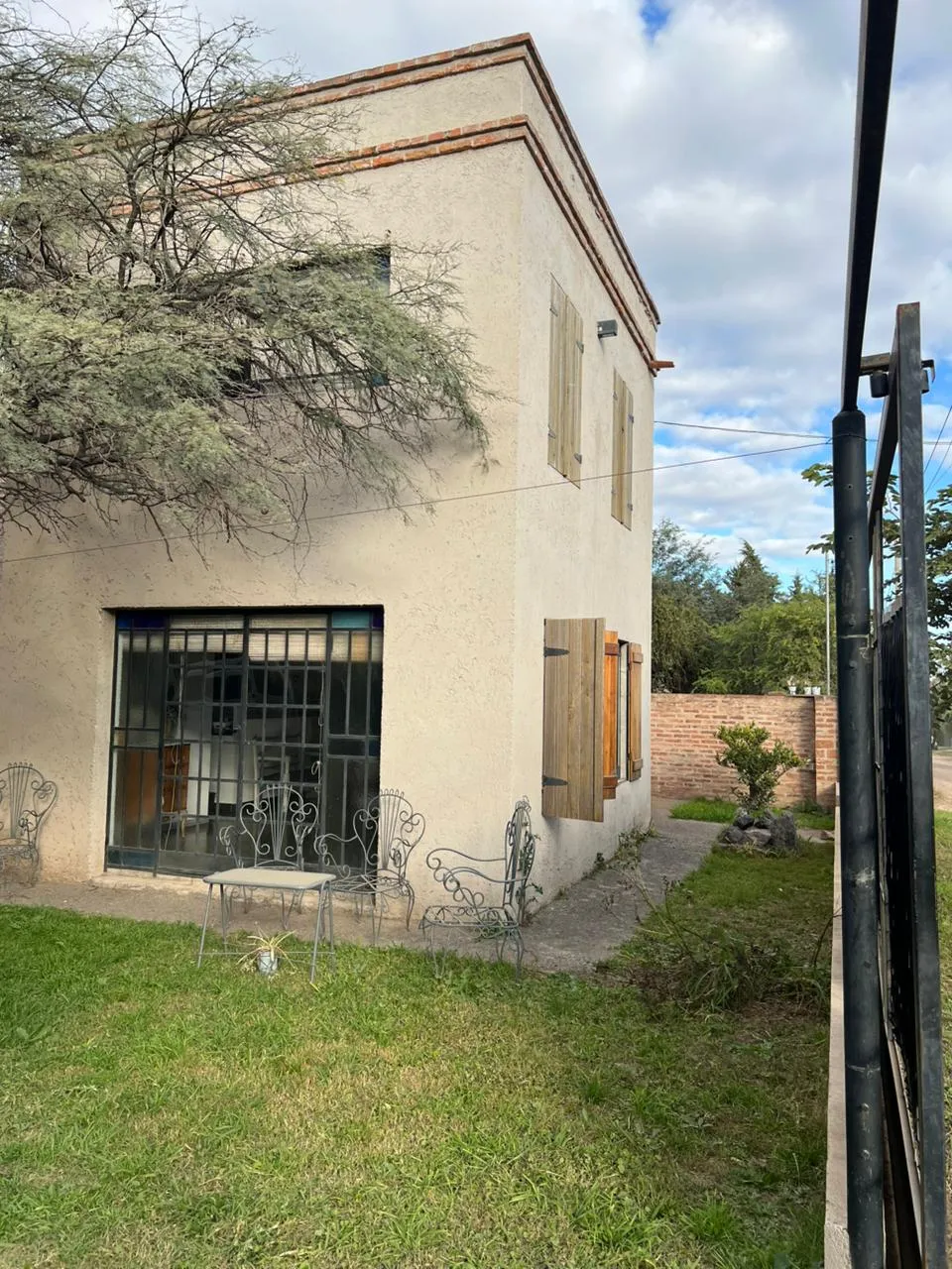 Casa + 4 Locales sobre Av. Tissera