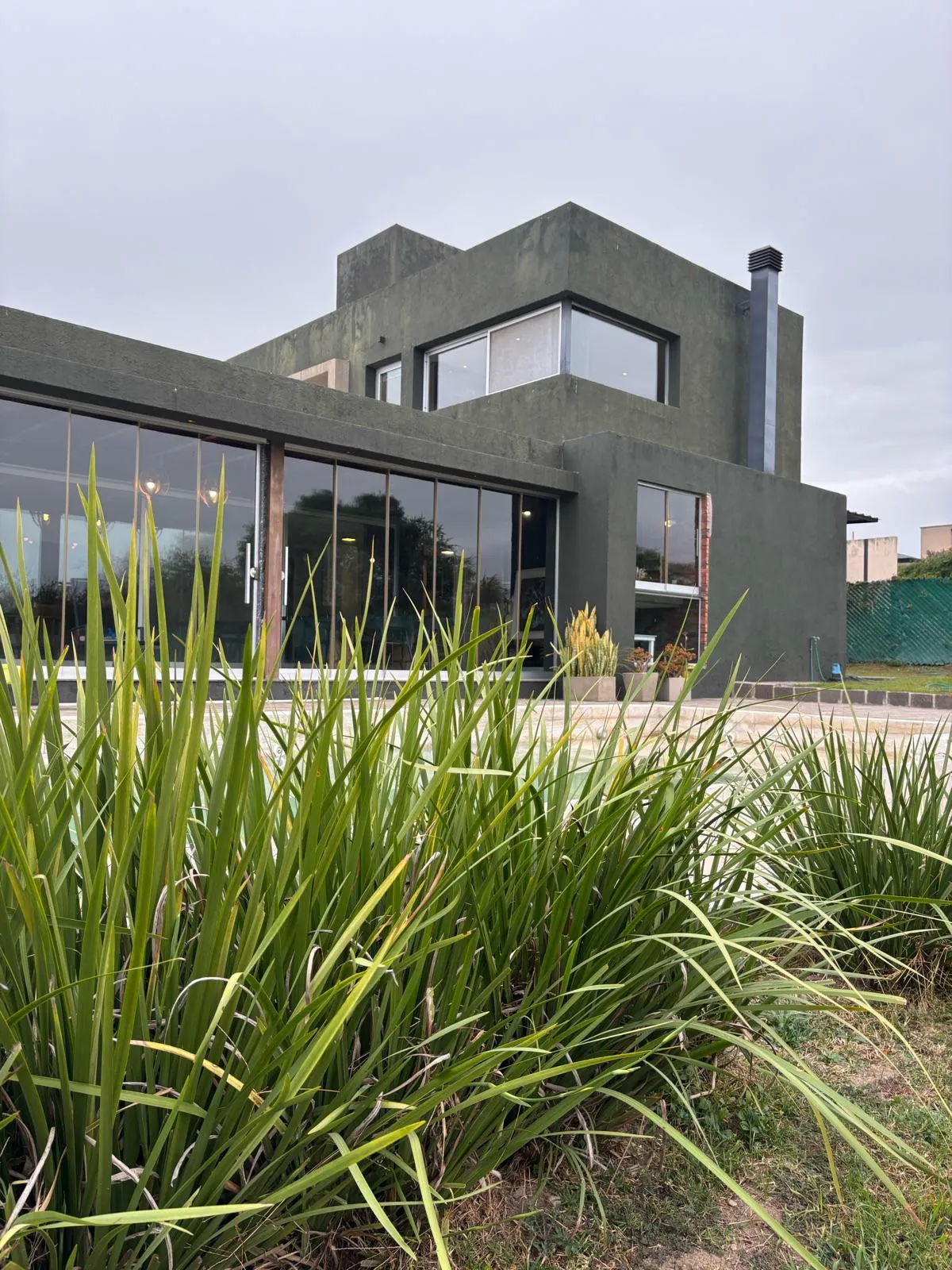 VENTA CASA DE CATEGORÍA EN LAS CORZUELAS  APTA CRÉDITO