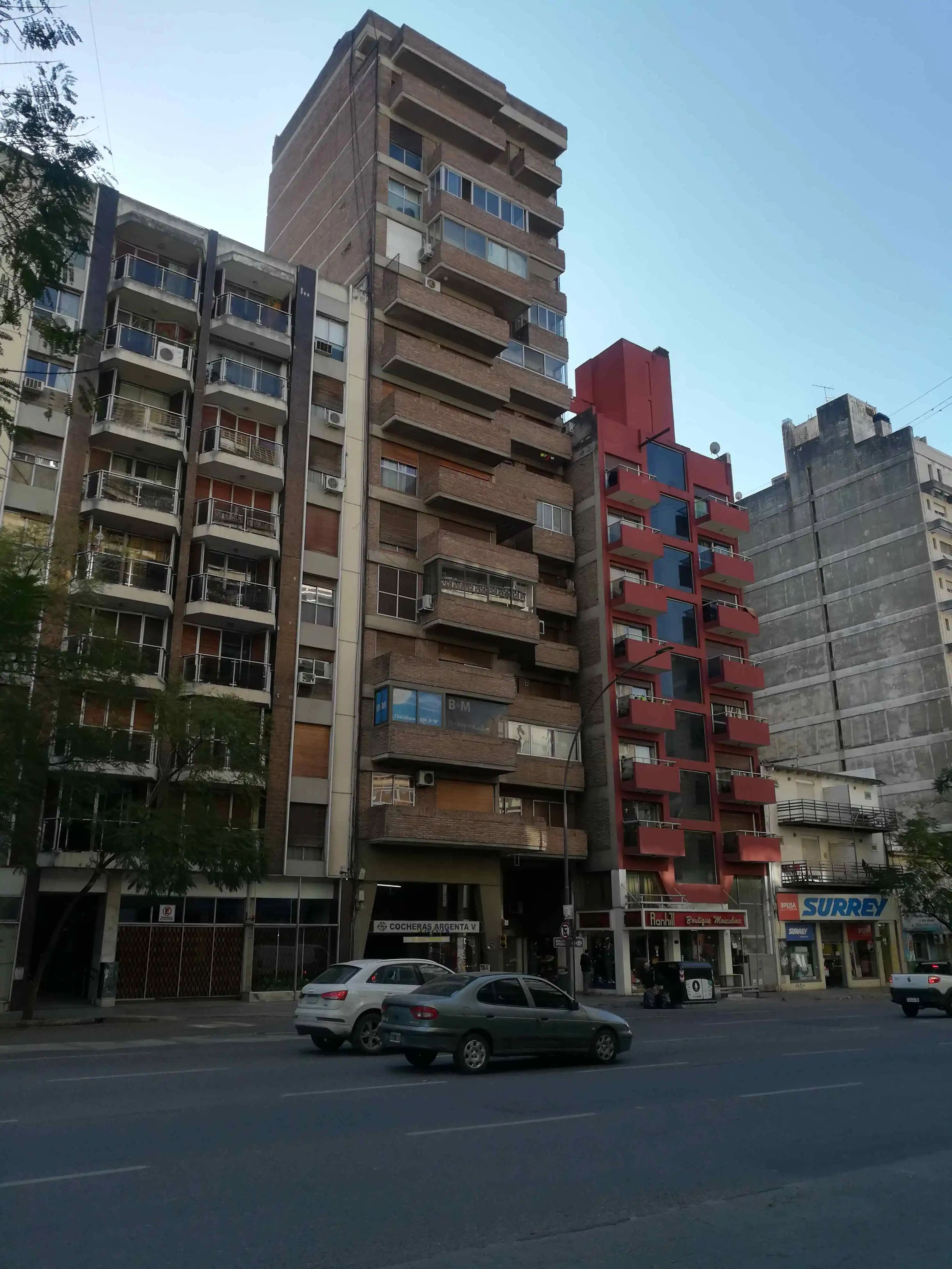 Dueño Vende Cochera en Chacabuco 152 – Centro