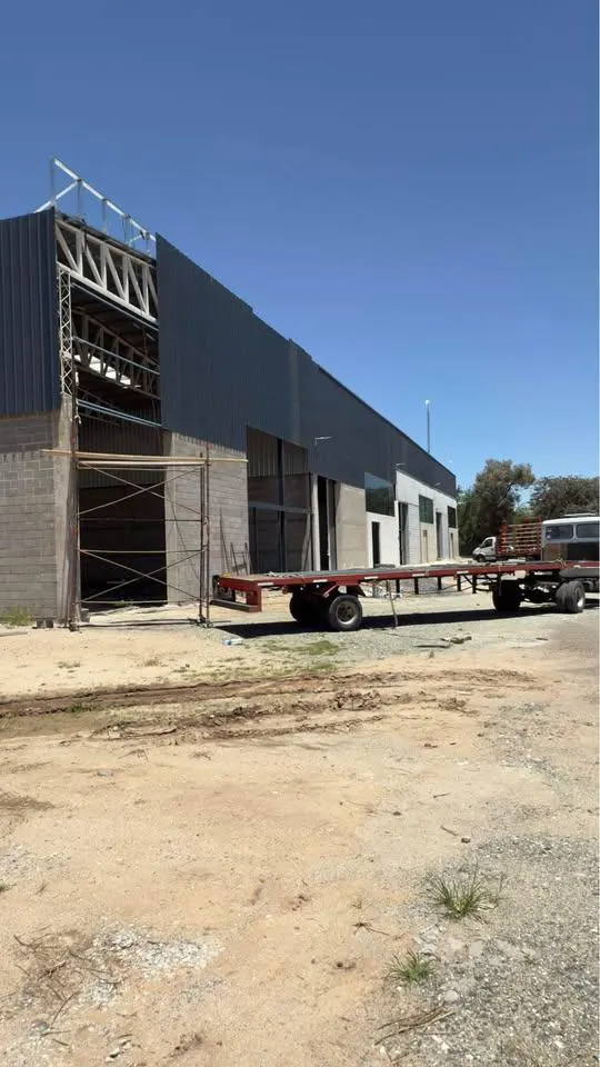 GALPON JUAREZ CELMAN. 830 M2. COMPLEJO CERRADO