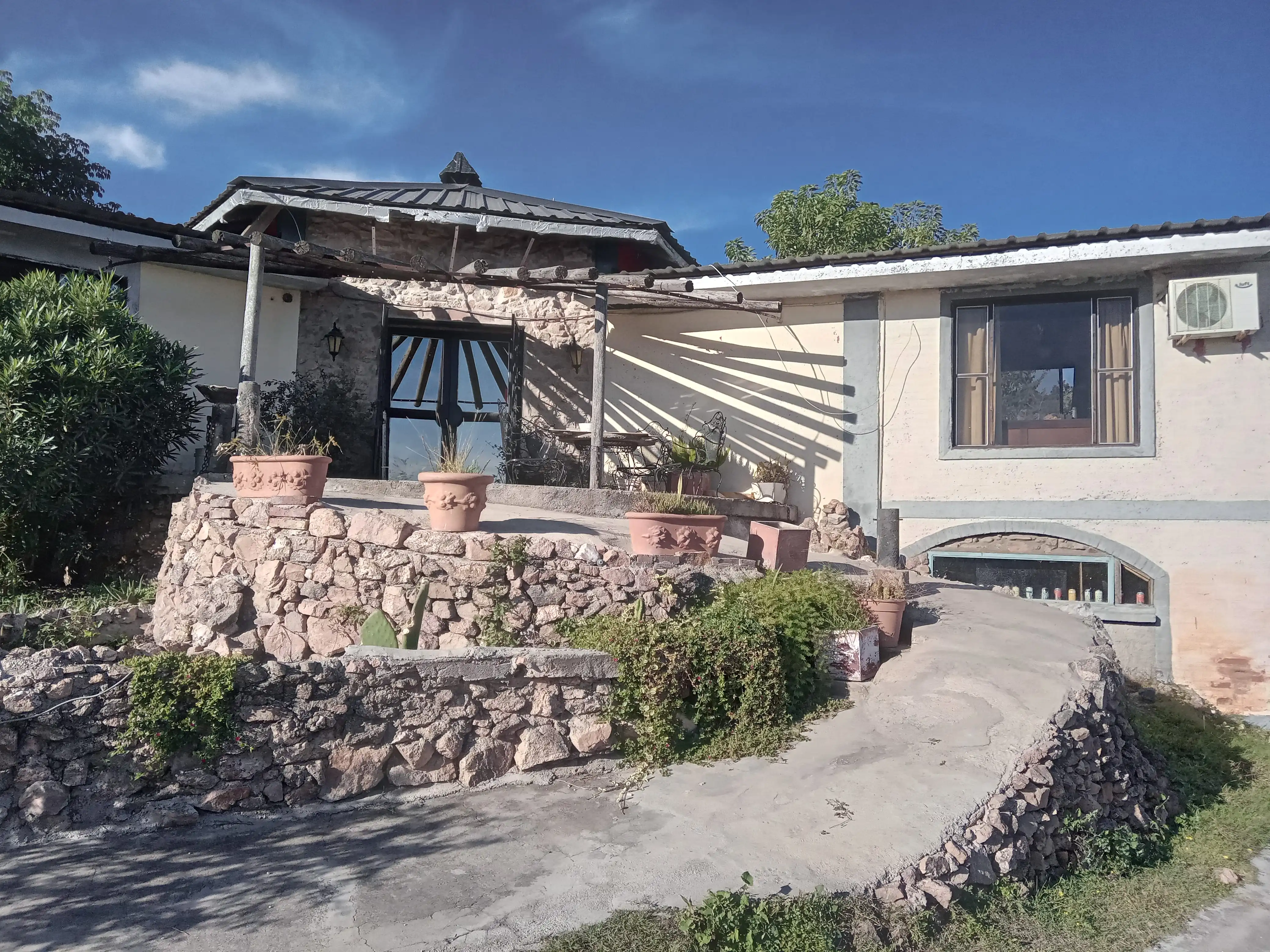 VENDO EXCELENTE CASA CON HERMOSA VISTA MUY BIEN UBICADA EN VILLA SANTA CRUZ DEL