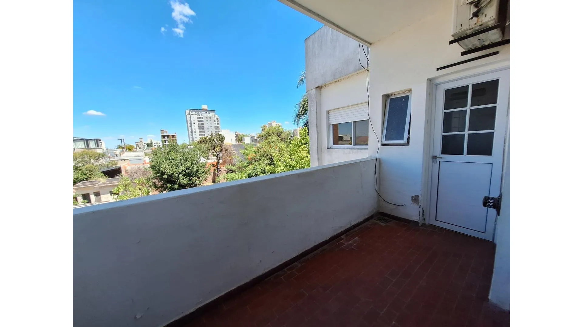 DEPARTAMENTO CENTRICO CAMPANA TRES AMBIENTES SEGUNDO PISO