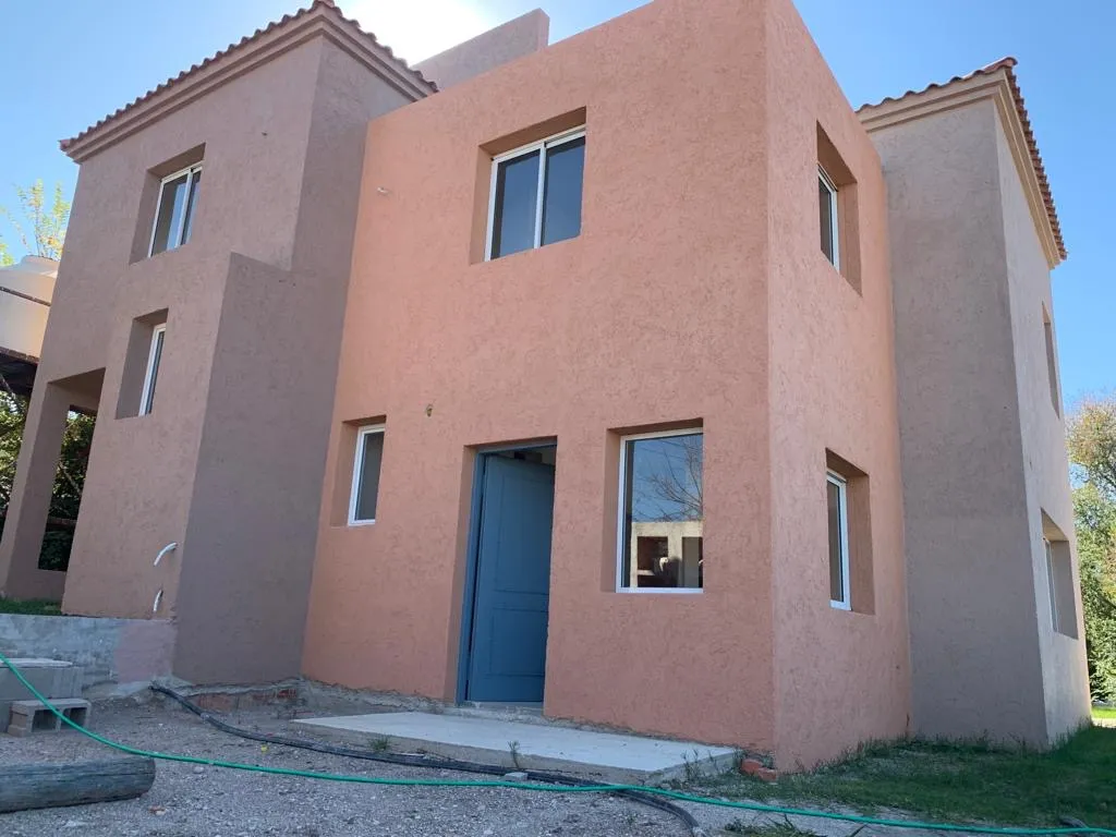 Duplex ubicado en la falda a cinco cuadras del centro