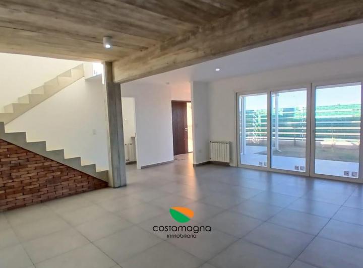 Casa · 170m² · 5 Ambientes · 2 Cocheras