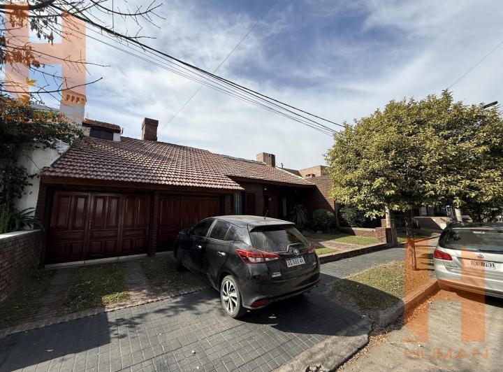 Casa · 200m² · 7 Ambientes · 2 Cocheras