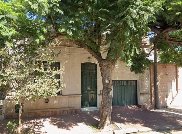 Casa · 260m² · 5 Ambientes · 2 Cocheras