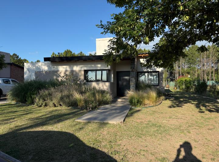 Casa · 180m² · 3 Dormitorios