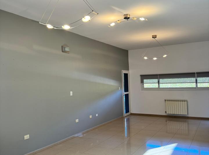 Casa · 300m² · 5 Ambientes · 2 Cocheras