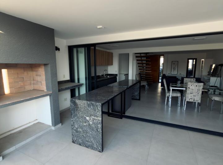 Casa · 164m² · 3 Dormitorios · 2 Cocheras
