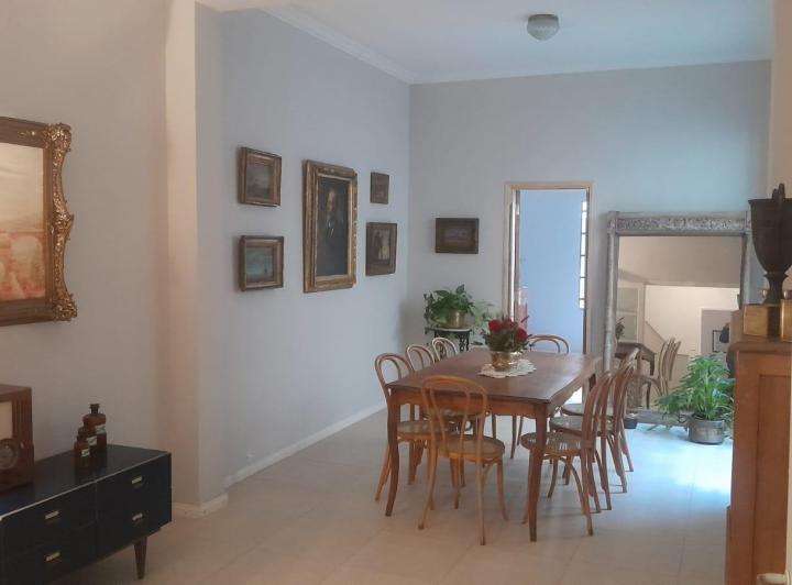 Casa · 200m² · 11 Ambientes · 1 Cochera