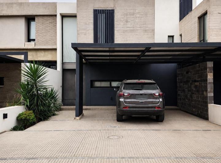 Casa · 174m² · 8 Ambientes · 2 Cocheras